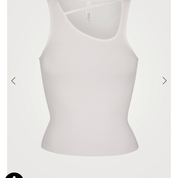 Skims Soft Lounge Cut-Out Tank Top - Picture 5 of 5